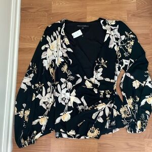 WHITE HOUSE BLACK MARKET TOP